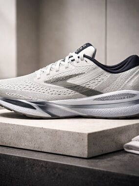 Pre-owned Brooks Adrenaline GTS 24 White & black Mesh Running Shoe women’s size